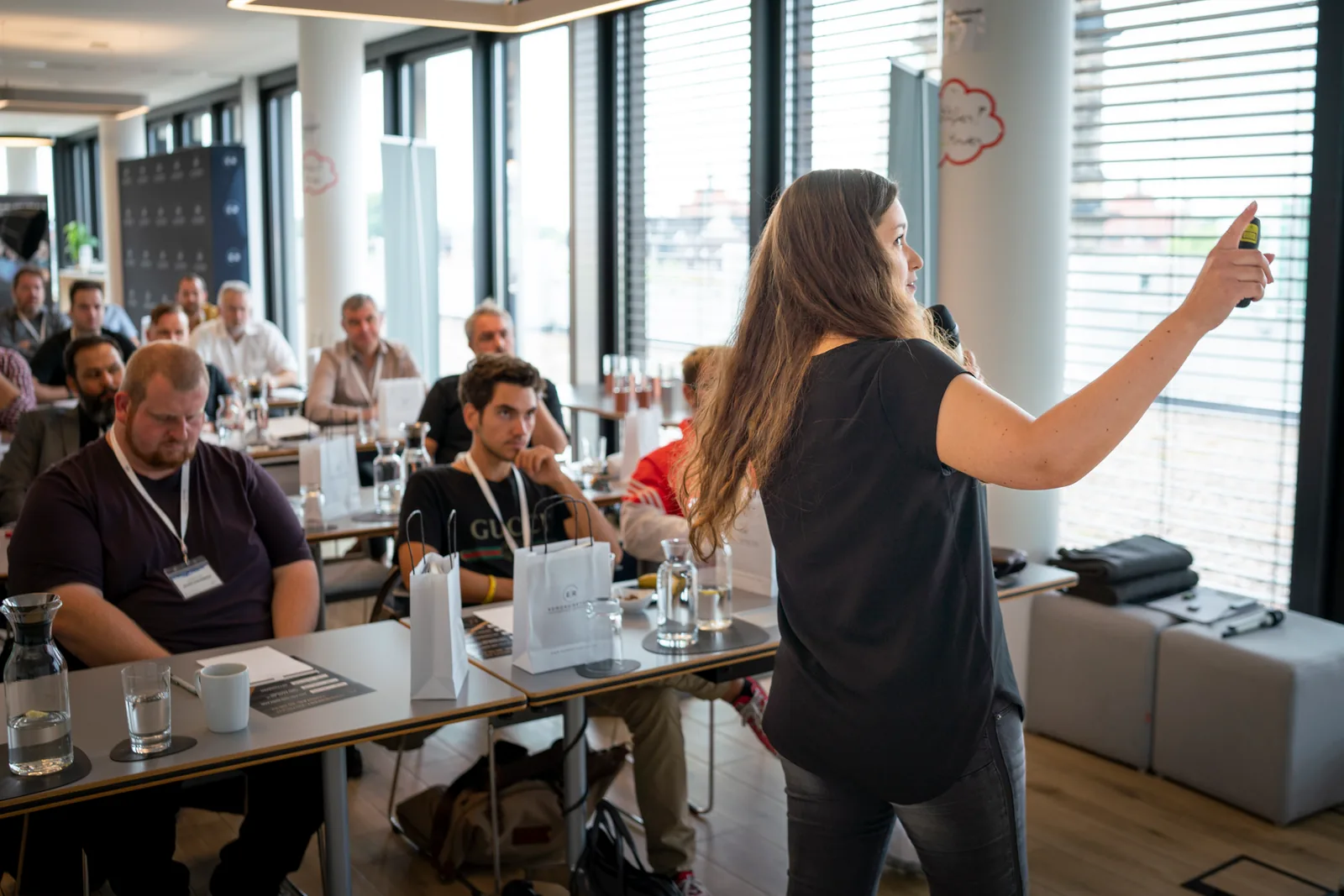 Anja Rätzel speaking with a microphone in front of seminar attendees