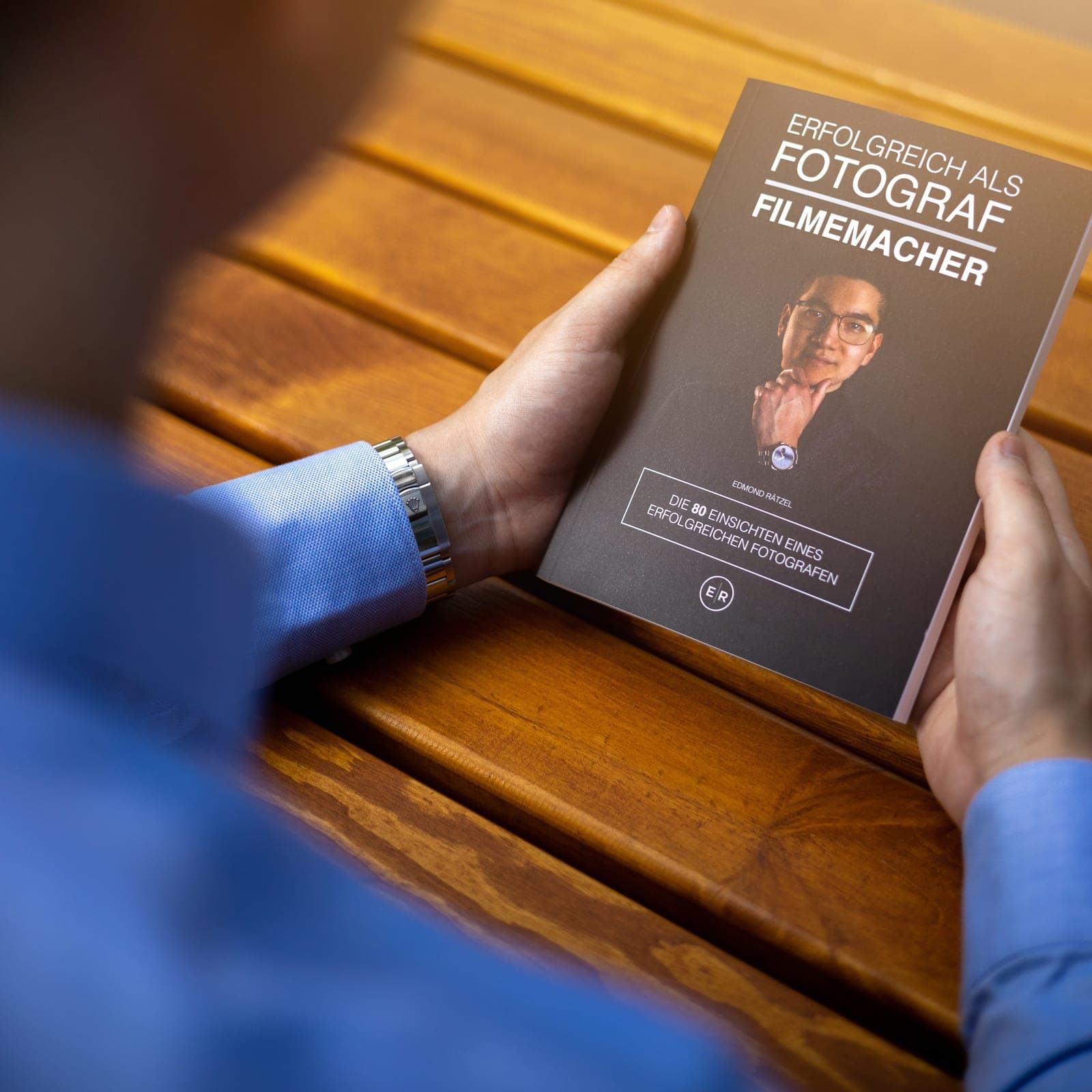Edmond Rätzel zeigt sein Buch Erfolgreich als Fotograf und Filmemacher als Vertrauensbeweis für Fotografen.